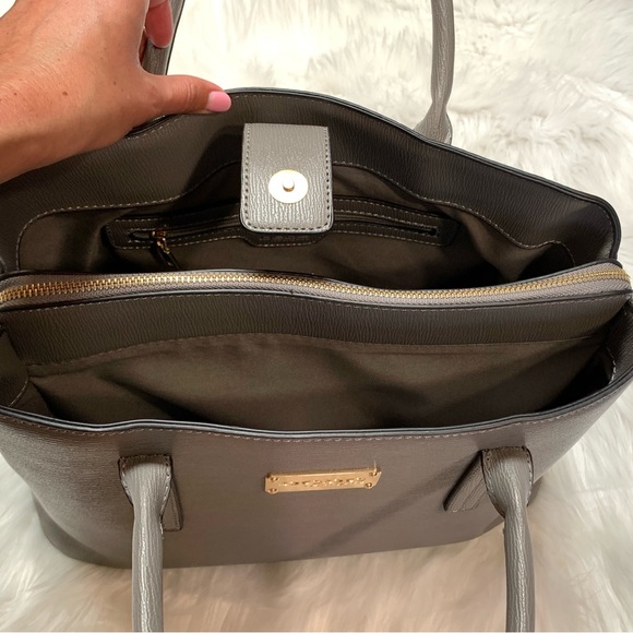 🎉4x Host Pick!🎉 Bebe gray tote bag gold includes removable shoulder strap NWOT - Picture 6 of 16